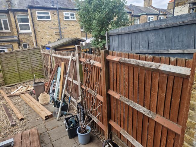 Installing a new fence at a property in Balham Installing a new fence at a property in Balham